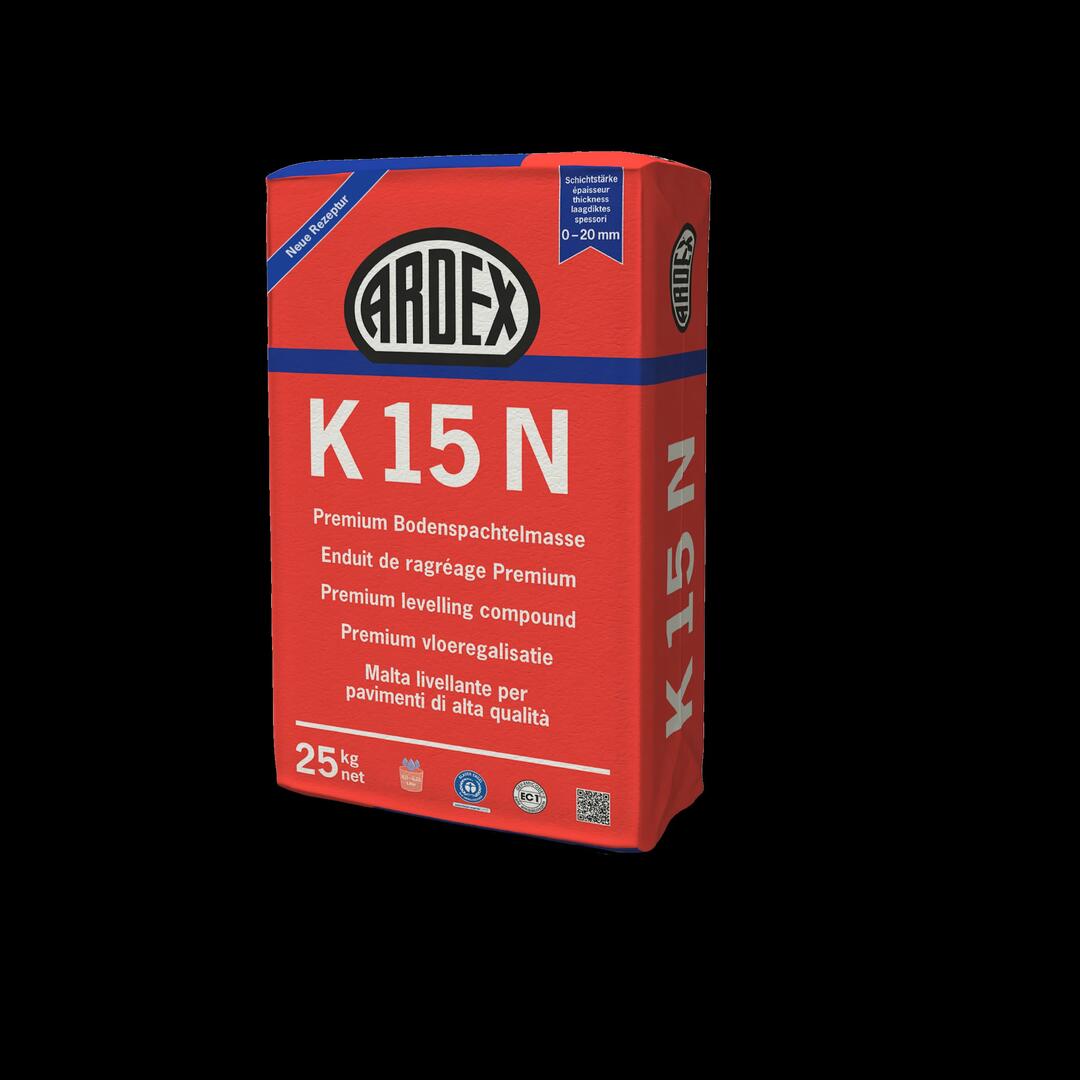Freisteller eines Sacks ARDEX K 15 N. Auf dem Sack steht: „Premium Bodenspachtelmasse“ in verschiedenen Sprachen. Unten steht: „25 kg net“, gefolgt von diversen Qualitätssiegeln.
