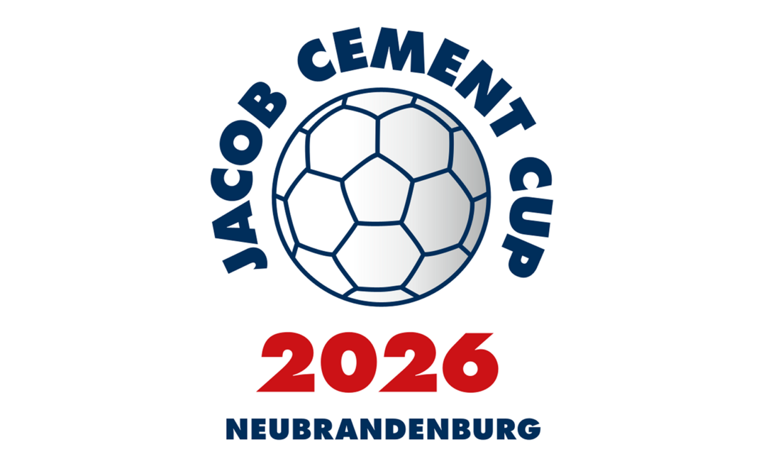 Das Logo des JACOB CEMENT CUPS mit dem Namen, der um einen Handball gewölbt da steht, darunter in roten Lettern „2026“ und das kleiner gedruckte Wort „Neubrandenburg“.