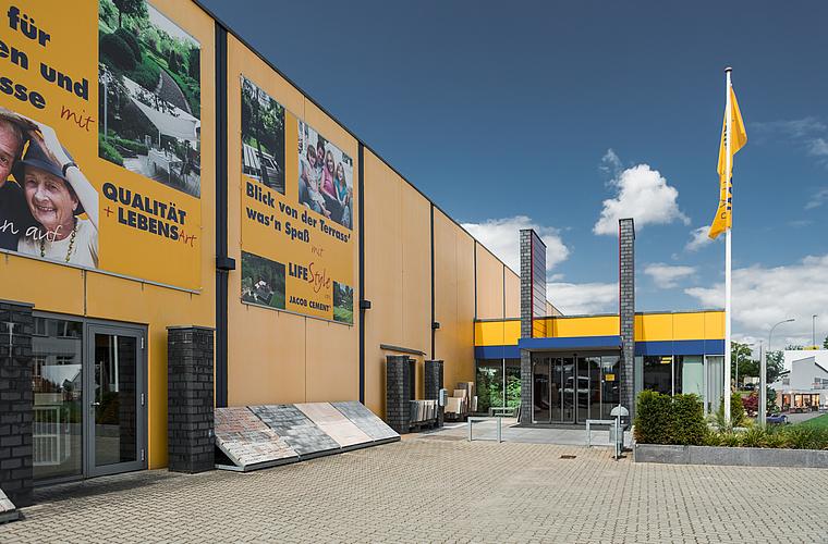 JACOB CEMENT BAUSTOFFE Foto vom Hauptgebäude des JACOB-CEMENT-BAUSTOFFE-Standortes in Neustrelitz
