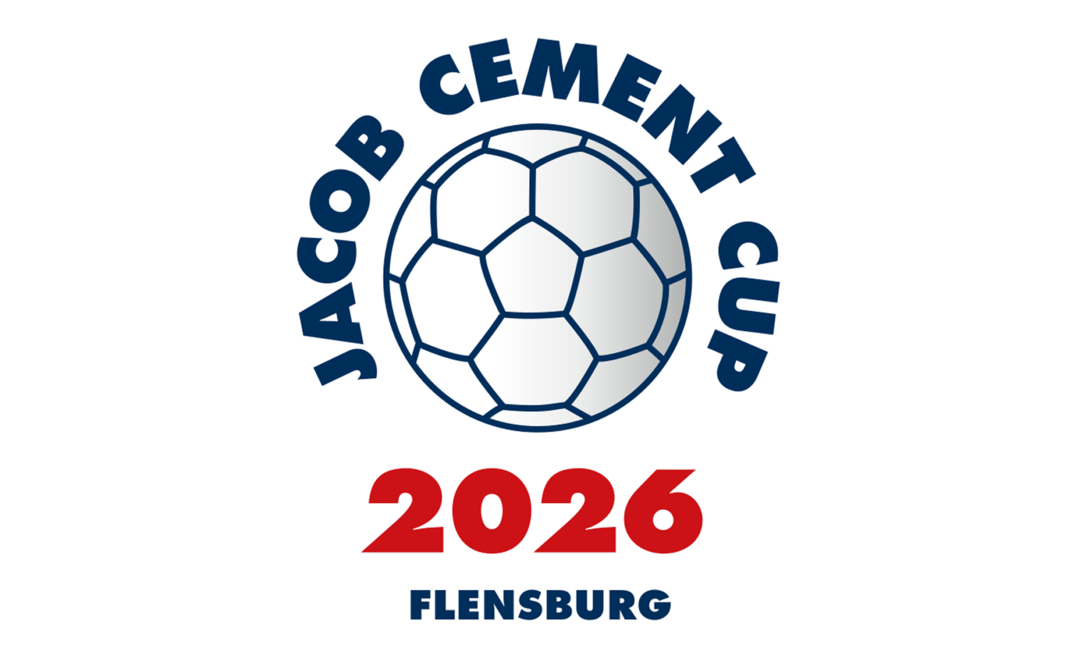 Das Logo des JACOB CEMENT CUPS mit dem Namen, der um einen Handball gewölbt da steht, darunter in roten Lettern „2026“ und das kleiner gedruckte Wort „Flensburg“.