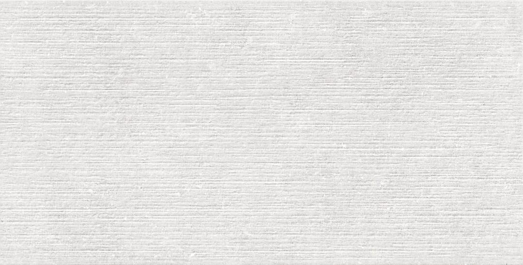 Eine Milano-Fliese im 60x120cm-Format in der Farbe weiß mit dreidimensionalem Querstreifendesign „Stripy“.