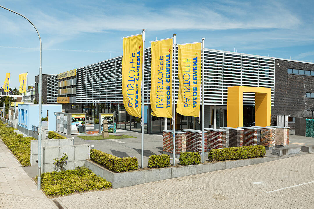 Foto vom Hauptgebäude des JACOB-CEMENT-BAUSTOFFE-Standortes in Lübeck
